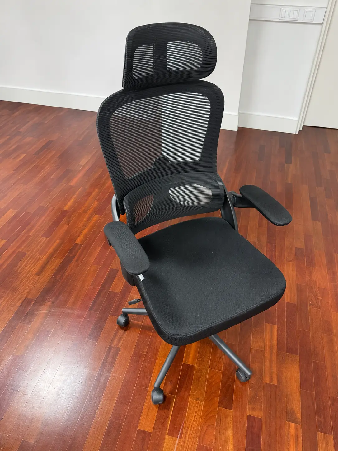 SIHOO M102C Ergonomic Office Chair, big and tall, flip-up armrests, adjustable lumbar support, black