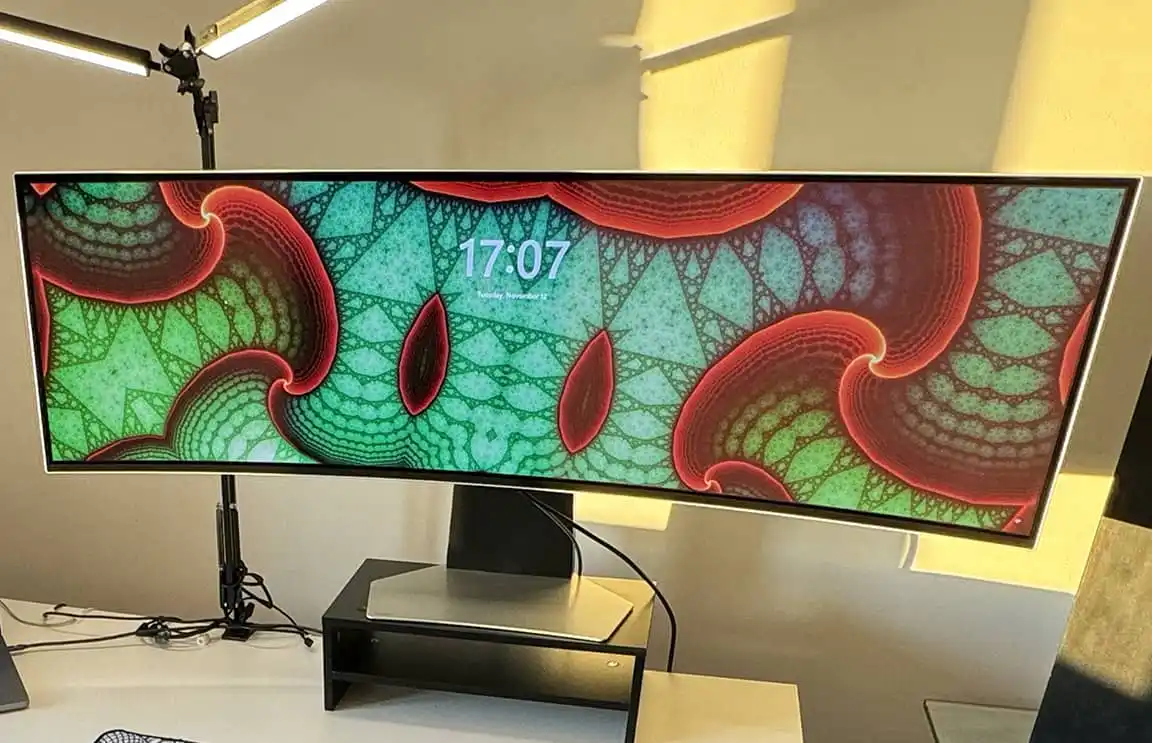 Samsung OLED G9 UltraWide Screen / TV 49 inches