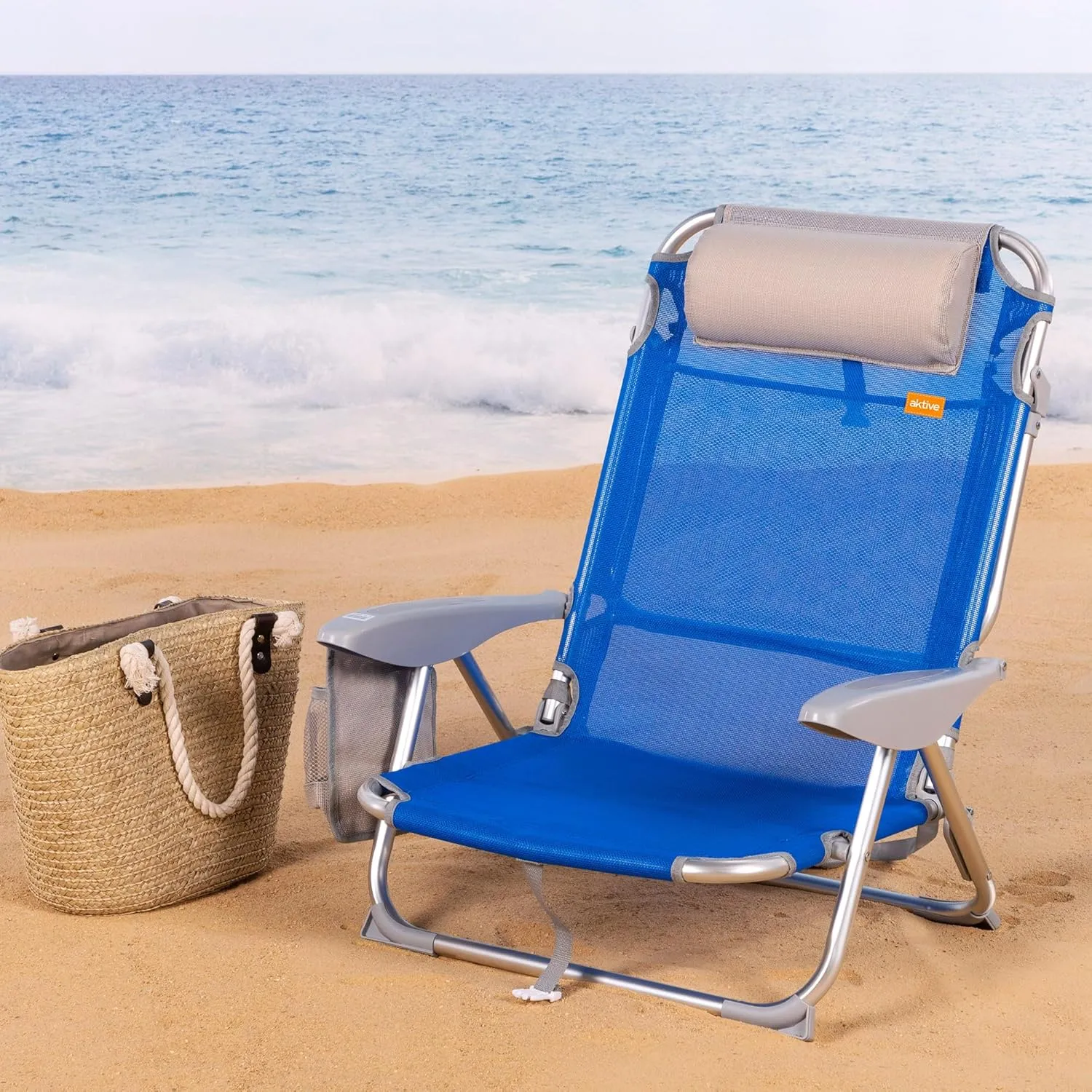 Aktive folding beach chair, blue, aluminium and textilene, 4 reclining positions, low 17 cm seat, cushion and side pocket (ref 62609), photo 2
